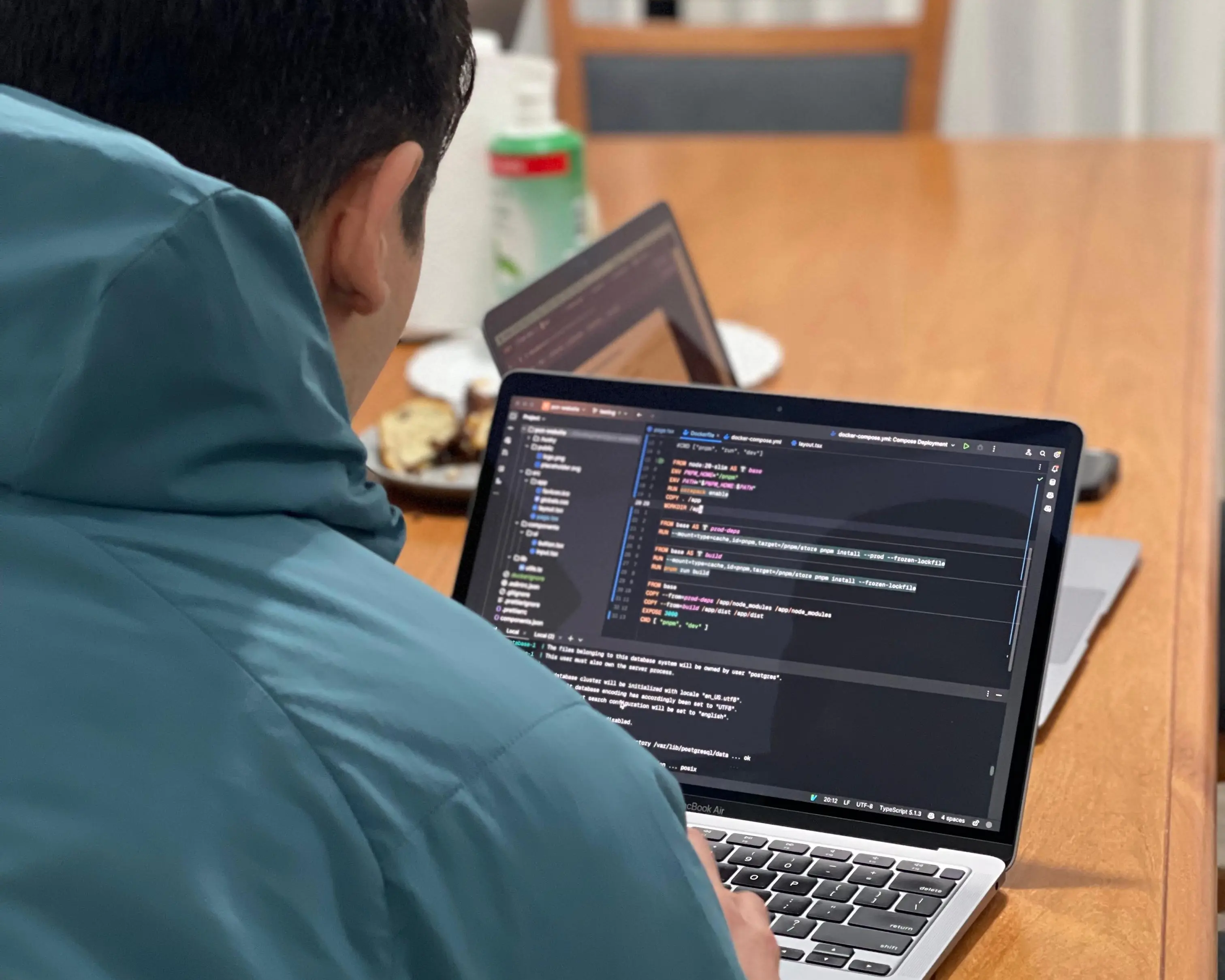 Agustín desarrollando la web de PCN