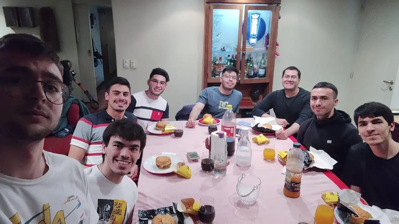 Noche de hamburguesas en la casa de Tobi