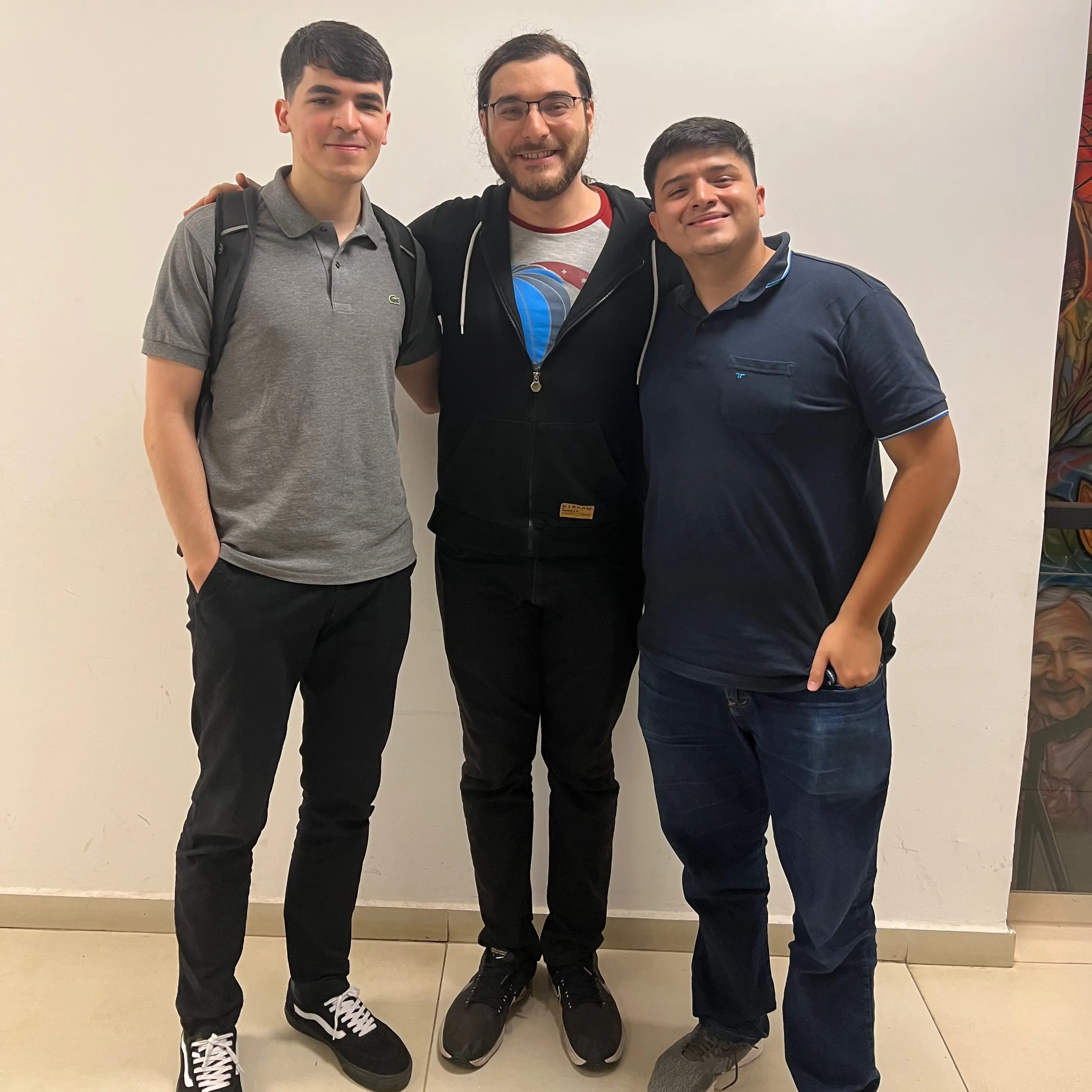 Agustín, Facundo y Chelo luego de una charla en Tafí Viejo